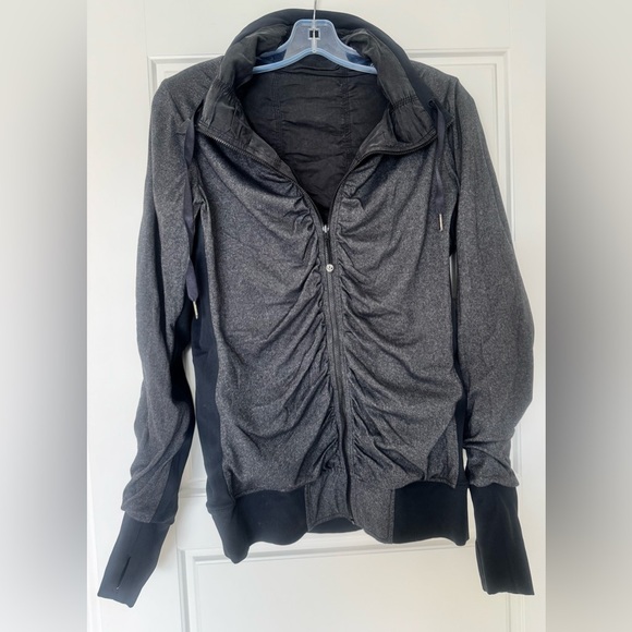 LULULEMON Jacket Full Zip Grey Reversible Long Sleeves Thumb Holes Ruched Sz 6 - Picture 2 of 16